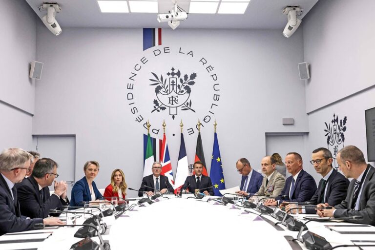 マクロン大統領とスターマー下院議長は、ホルムズ海峡作戦の検討に向けて同盟国に協力を呼びかけている。