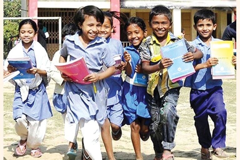 政府は質の高い教育を確保するため、奨学金の額を倍増させる