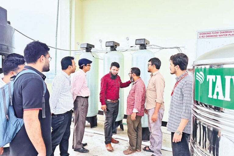 RUETが学生寮に逆浸透膜浄水装置を設置