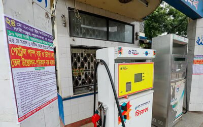 燃料価格が1リットルあたり15タカから20タカ値上がりした。