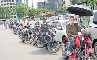 燃料通行許可証の発行にもかかわらず、ドライバーの苦境は続く