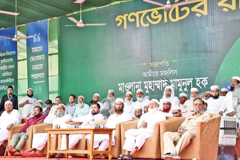 ジャマート党首のシャフィクル氏は、議会でも街頭でも運動は続くと述べた。