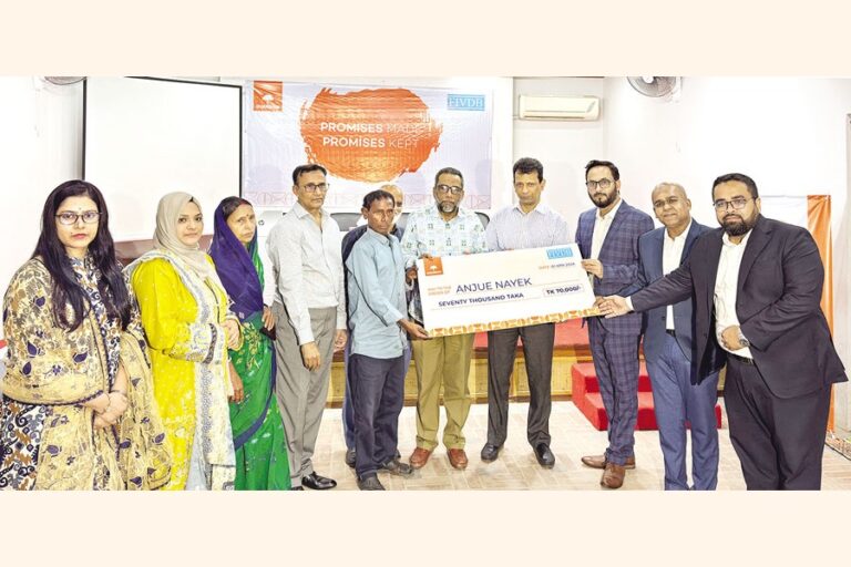 ガーディアン・ライフの支援により、2家族が借金から解放された。