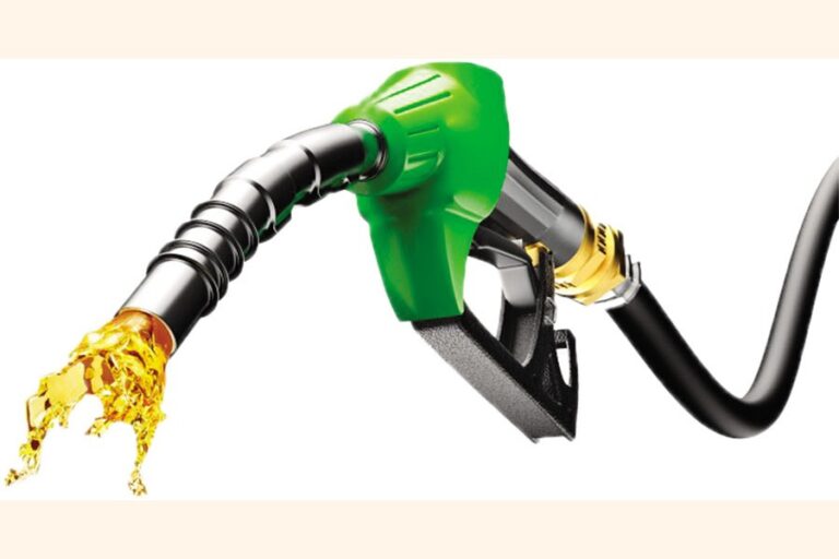 十分な在庫があるにもかかわらず、燃料不足がガソリンスタンドを襲う