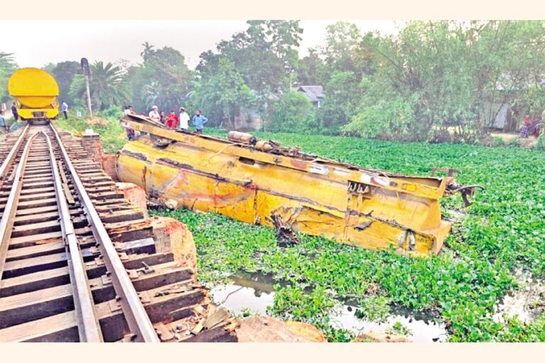 シレットとの鉄道連絡線が17時間ぶりに復旧