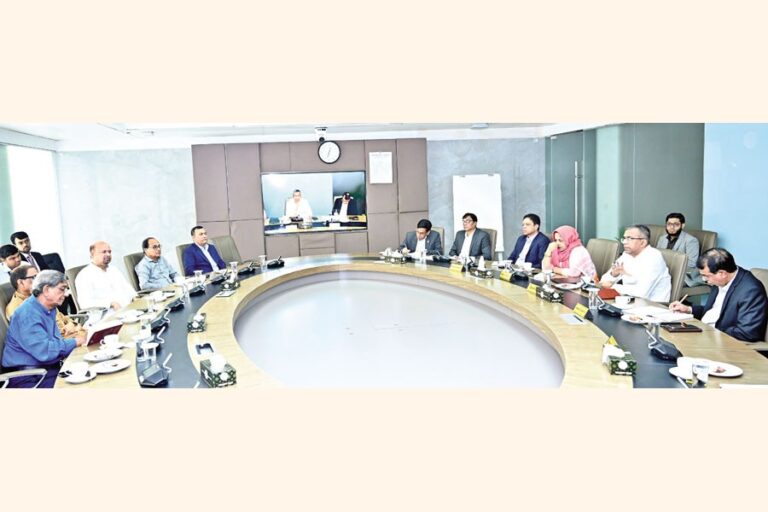 編集者評議会のメンバーがバングラデシュ中央銀行総裁と会談