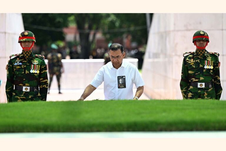 首相がジアウル・ラフマンに敬意を表す
