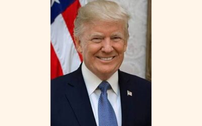 トランプ氏、ホワイトハウスでケージファイトを行い80歳の誕生日を迎える
