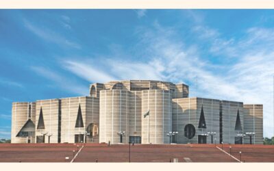 女性議員の服装に関する発言を巡り、議会で緊張が高まる
