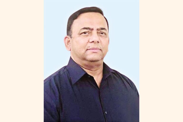 ベナジル氏がUAEで逮捕される