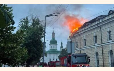 ロシア軍の攻撃により、キエフのランドマークである大聖堂が炎上、11人が死亡