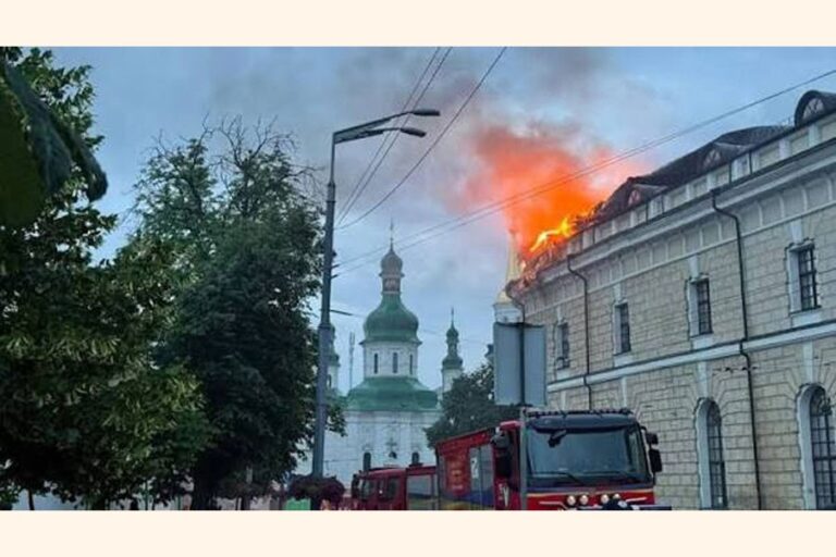 ロシア軍の攻撃により、キエフのランドマークである大聖堂が炎上、11人が死亡