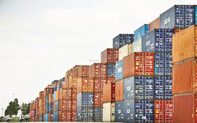 燃料費の高騰を回避しようとする買い手の動きを受け、5月には米国で最も忙しい港でコンテナ輸入量が急増した。