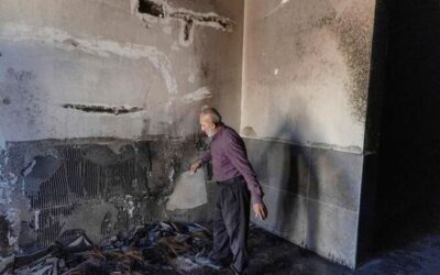 イスラエル人入植者がヨルダン川西岸のモスクに放火