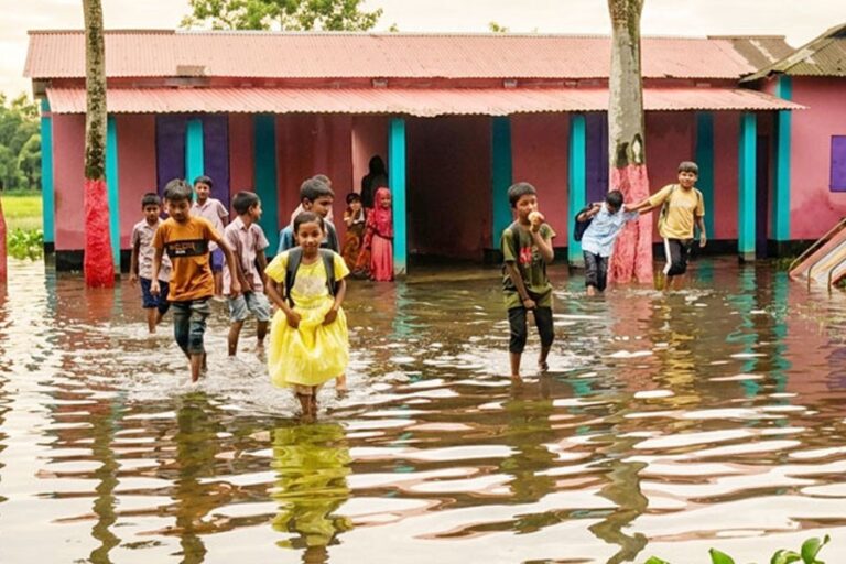 1時間の雨でスナムガンジの学校が水没
