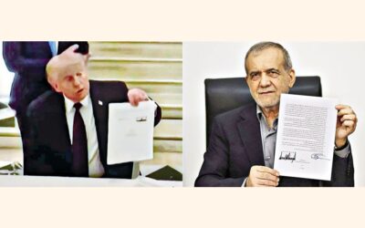 木曜日のテレビ映像には、ドナルド・トランプ米大統領（左）とマソウド・ペゼシュキアン・イラン大統領（右）が合意文書を手にしている様子が映っている。