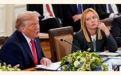 トランプ氏がメローニ氏が写真撮影を「懇願した」と発言したことを受け、イタリアで怒りの声が上がっている。