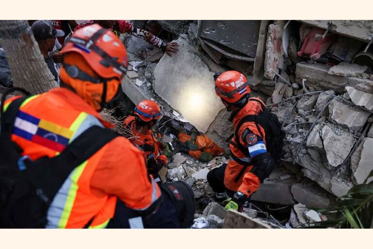 ベネズエラの地震で約1000人が死亡、数万人が行方不明