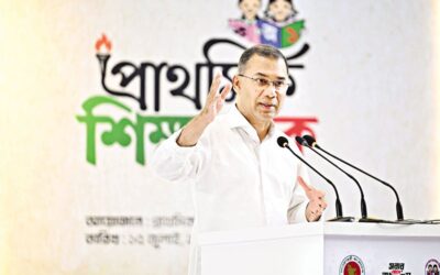 首相は子供たちに学校敷地内を清潔に保ち、木を植えるよう奨励した。