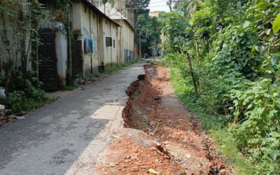 マニクガンジの道路が崩落し、通信が遮断される