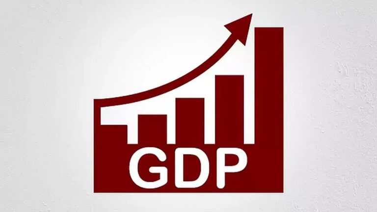 GDP成長率が3四半期連続で低下し、経済は減速している。