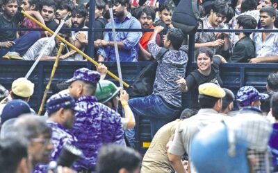 数千人がインド議会に向けて行進する中、警察がゴキブリ活動家を襲撃
