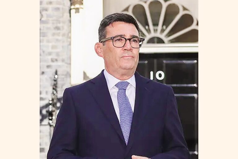 英国の新首相アンディ・バーナムは、長年にわたる不安定な状況を終わらせると誓った。