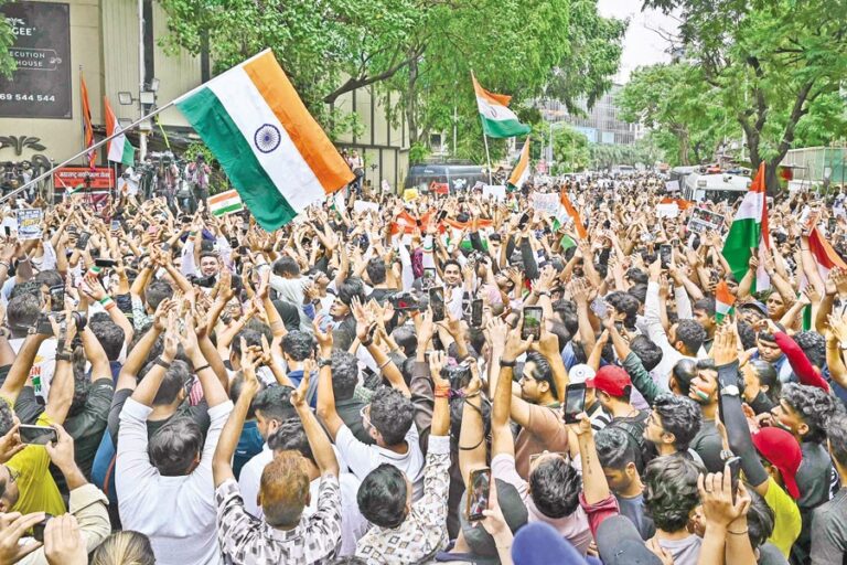 インド政府は、若者による抗議活動参加者の大臣辞任要求について、時間稼ぎを求めている。
