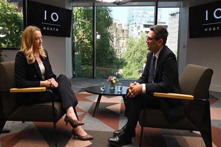 英国首相、トランプ氏を批判する用意あり「英国にとって正しいことであれば」