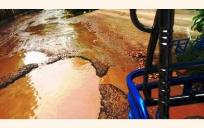 チャンドプールでは老朽化した道路が住民の苦痛を引き起こしている。