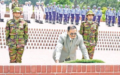 大統領代行が解放戦争の殉教者、ジア、カレダに敬意を表す