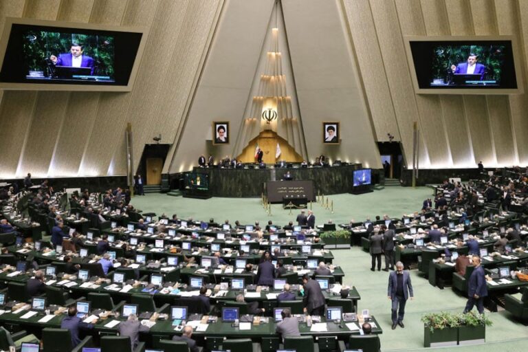 イラン議会、外国の影響力拡大を阻止する法律の強化を支持