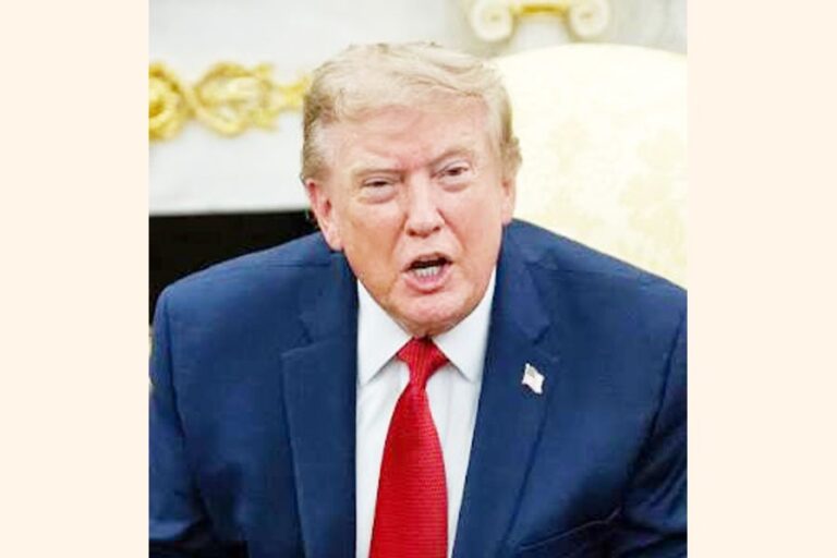トランプ氏はイランを支援する国々に対し厳しい経済措置を取ると誓った。