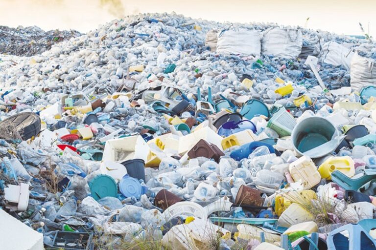 生産者はプラスチック廃棄物管理の責任を負うことになった