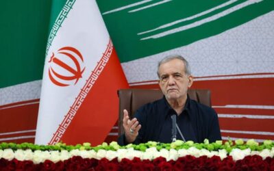イランは「壊滅的な」報復を誓い、米国は史上最も厳しい経済制裁をちらつかせている。