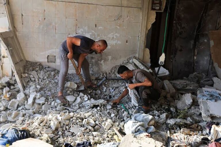 ガザ当局、飛び地の瓦礫の中から112体の遺体を発見