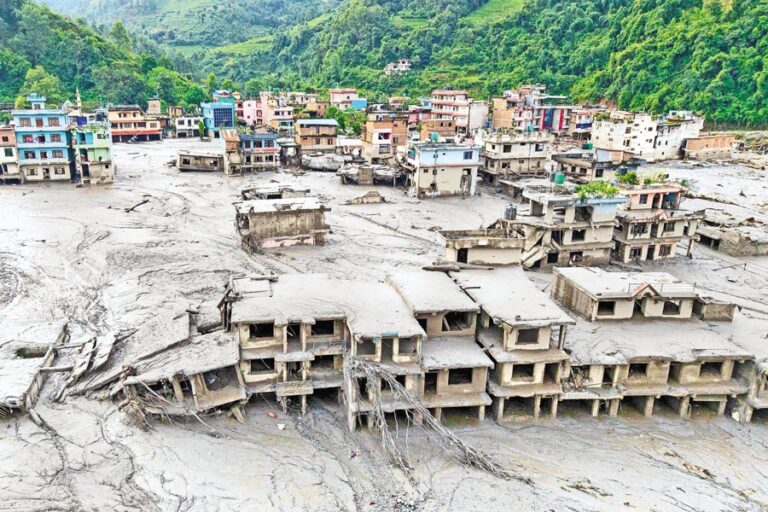 ネパールで発生した壊滅的な洪水により359人が死亡