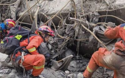 ネパールの救助隊が、閉じ込められたトンネル作業員100人を救出するための訓練を実施