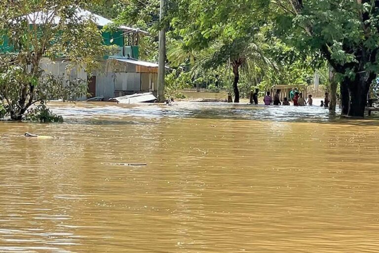 ディギナラで再び豪雨により洪水が発生し、ランガドゥへの道路が寸断された。