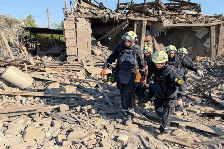 ウクライナとロシアが空爆を応酬し、14人が死亡