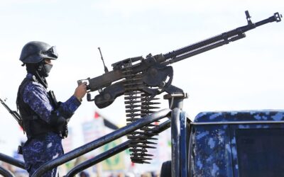 紅海の要衝海峡への反乱軍の進軍で120人が死亡