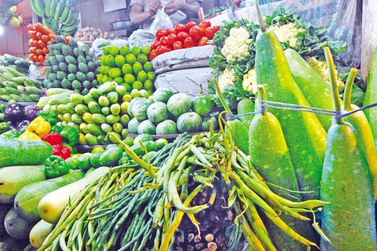 食用油の価格は上昇、野菜の価格は下落