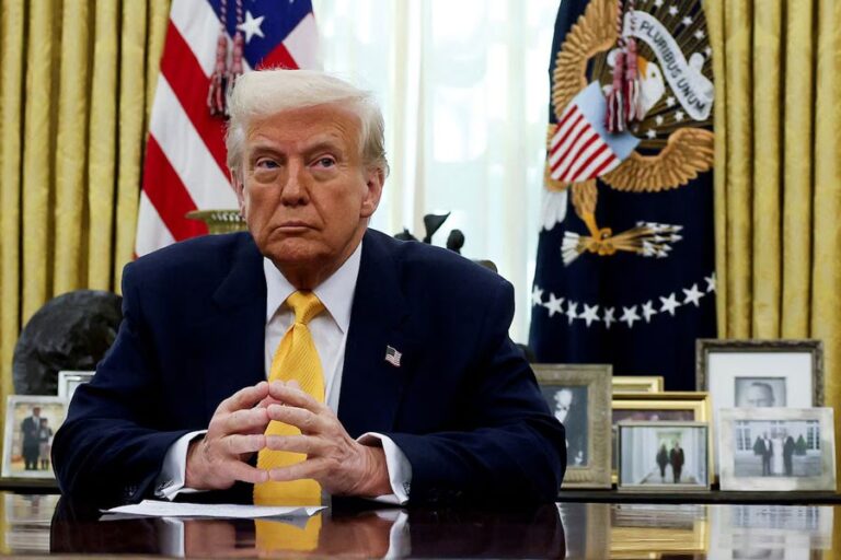 トランプ大統領がアイスランドをアメリカ国旗の下に描いた地図を投稿したことを受け、アイスランドは米国大使を召喚した。