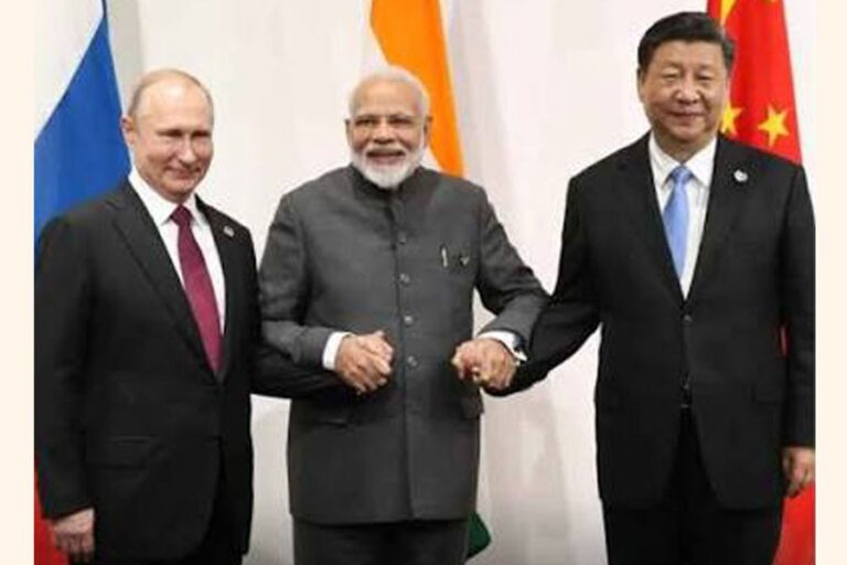 モディ首相がデリーでプーチン大統領と習国家主席を迎え入れる中、トランプ氏の影はBRICS諸国に大きくのしかかっている。