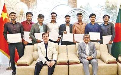 8人の学生が中国の繊維産業で実務経験を積む予定