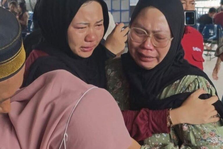 ジャワ島沖でフェリーが転覆、6人死亡、130人行方不明
