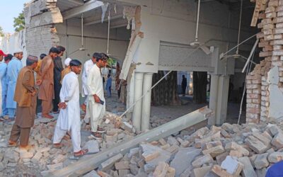 パキスタン警察署敷地内のモスク付近で自爆攻撃が発生し、21人が死亡