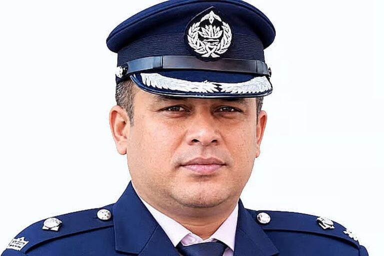 音声が拡散：元ダッカ駐屯地司令官が扇動罪で逮捕され、法廷に出廷する様子が映し出される