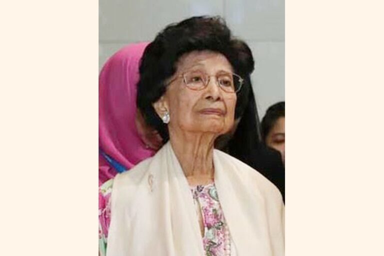 マハティール・モハマドの妻シティ・ハスマさんが100歳で死去