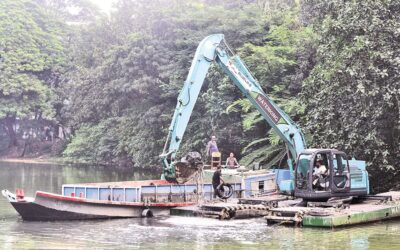 ダッカ南市公社はダナモンディ湖で再掘削作業を開始した。
